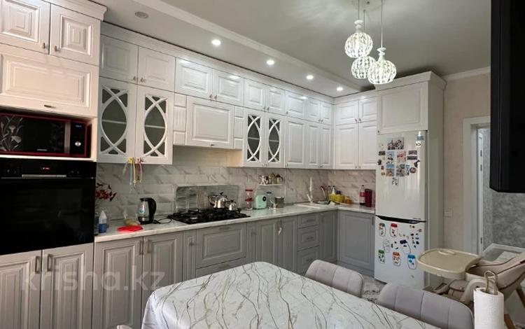 4-комнатная квартира · 150 м² · 3/7 этаж, мкр. Алтын орда за 54 млн ₸ в Актобе — фото 15