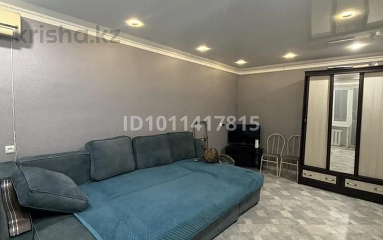 1-комнатная квартира · 34 м², ул. Хамида Чурина 30/1 за 2 500 ₸ в Уральске, мкр Школьник — фото 2