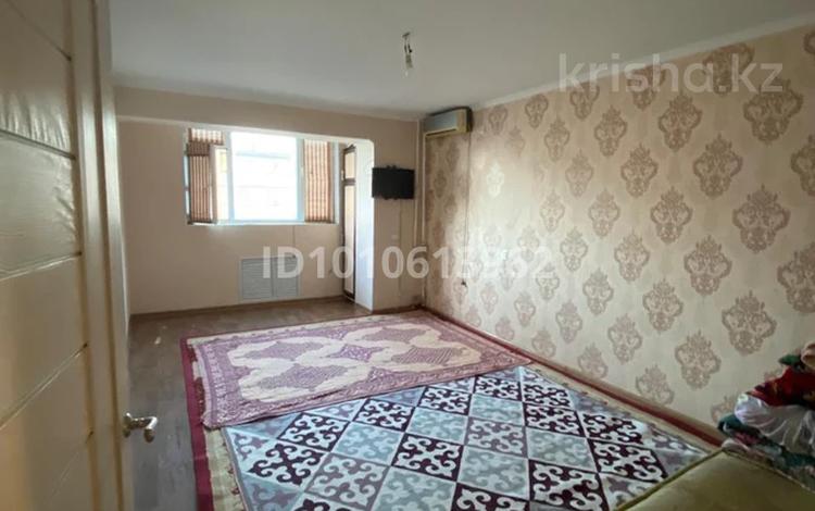 1-комнатная квартира · 42 м² · 4/5 этаж, 28А мкр 3 — Үйдің жағдайы жақсы, үйдің жанында аман, достық бар, барлық автобустар жүреді үйдің қасынан, қаланың ортасында орналасқан, ном:87781685078 за 9.5 млн ₸ в Актау — фото 2