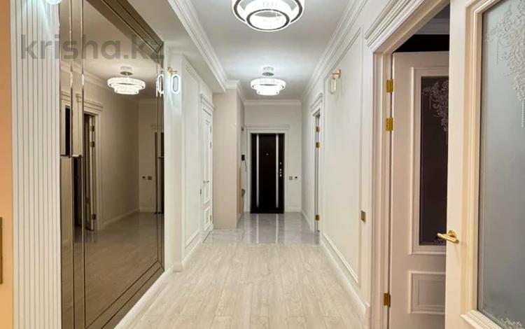4-комнатная квартира · 200.3 м² · 4/10 этаж, Азербайжан Мамбетова 10 за 125 млн ₸ в Астане, Сарыарка р-н — фото 9