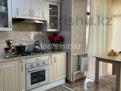 3-бөлмелі пәтер, 105 м², 1/5 қабат ай сайын, 12 мкр 10, бағасы: 270 000 〒 в Таразе