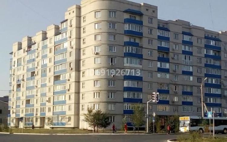 2-комнатная квартира, 77 м², 1/9 этаж, мкр Кунаева 58 — на против ТД Алтындар, бар Канюшня за 28.5 млн 〒 в Уральске, мкр Кунаева — фото 2