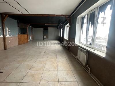 Свободное назначение, общепит, салоны красоты, фитнес и спорт, развлечения, кабинеты и рабочие места · 135 м² за 400 000 〒 в Караганде, Казыбек би р-н