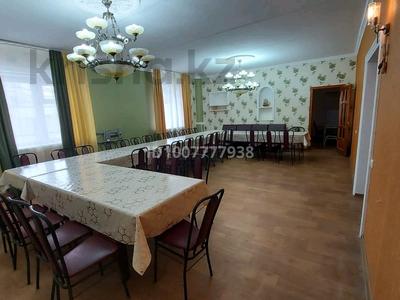 Дом · 7 комнат · 300 м², мкр. Зачаганск пгт за 30 000 〒 в Уральске