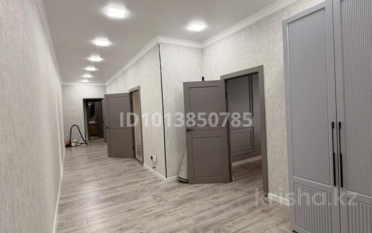 2-бөлмелі пәтер · 111 м² · 5/5 қабат, мкр Болашак, богенбай батыр, бағасы: 25.5 млн ₸ в Актобе — фото 2