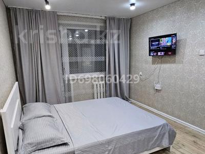 1-бөлмелі пәтер, 38 м², 4/5 қабат тәулік бойы, Айбергенова 1Б, бағасы: 10 000 〒 в Шымкенте, Аль-Фарабийский р-н