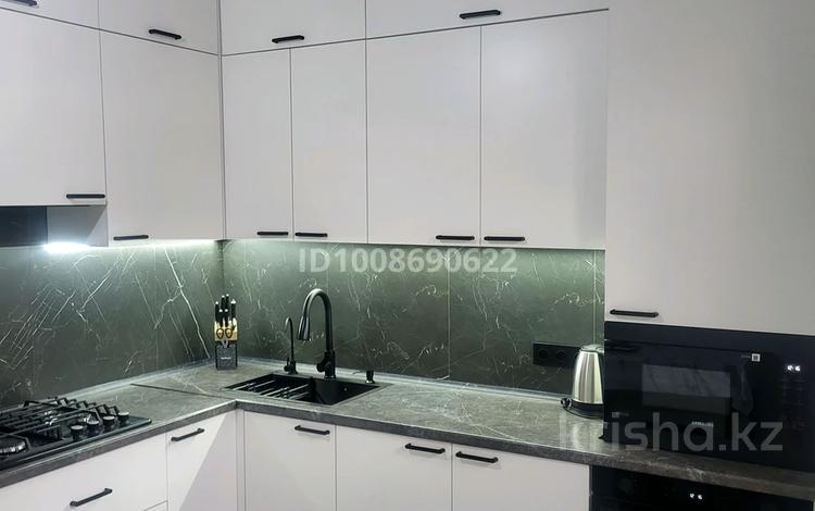 2-комнатная квартира · 50 м² · 2/5 этаж, 4 мкр 5 за 27 млн 〒 в Есик — фото 2