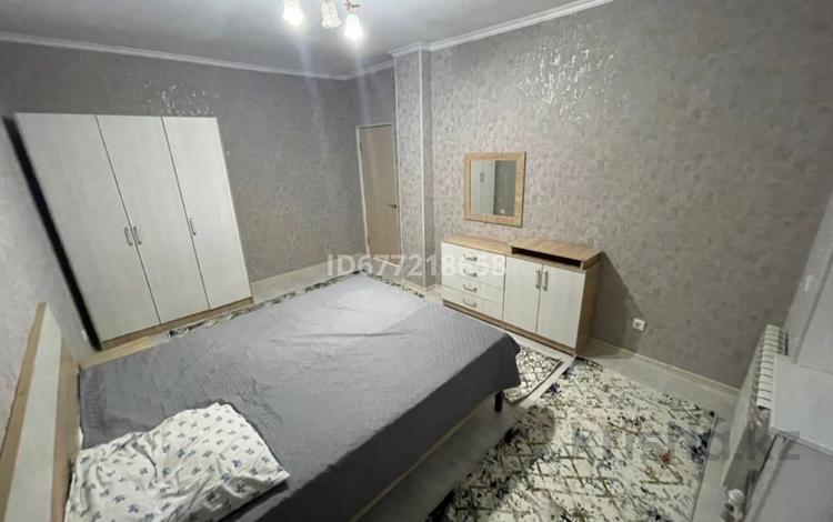 3-комнатная квартира, 100 м², 3/5 этаж посуточно, Батырбекова 30 за 12 000 〒 в Туркестане — фото 2
