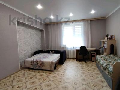 Продажа квартир в Западно-Казахстанской обл.: 3-комнатная квартира · 83.9 м² · 2/2 этаж, Жукова 2 — Площадь М.Маметова за 16.5 млн 〒 3-комнатная квартира · 83.9 м² · 2/2 этаж, Жукова 2 — Площадь М.Маметова за 16.5 млн 〒 в Уральске