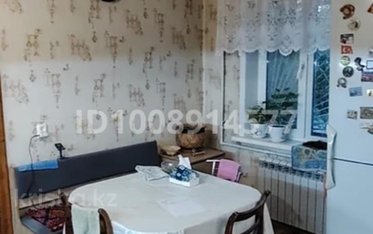 3-бөлмелі пәтер · 67 м² · 1/5 қабат, 18-шағынаудан 22, бағасы: 17 млн ₸ в Караганде, Алихана Бокейханова р-н — фото 2
