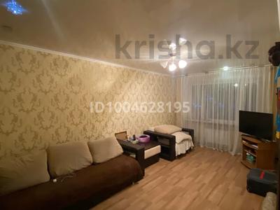 2-бөлмелі пәтер · 43 м² · 1/5 қабат, 22-шағынаудан 2 — Школа 32, бағасы: 12 млн ₸ в Караганде, Алихана Бокейханова р-н