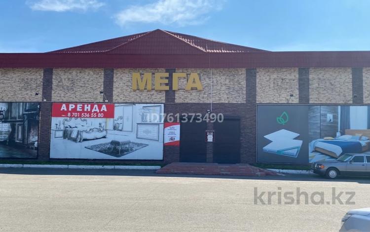 Свободное назначение, офисы, магазины и бутики, склады, бани, гостиницы и зоны отдыха, фитнес и спорт, развлечения, конференц-залы, кабинеты и рабочие места, студии · 2600 м² за 7.8 млн 〒 в Павлодаре — фото 2