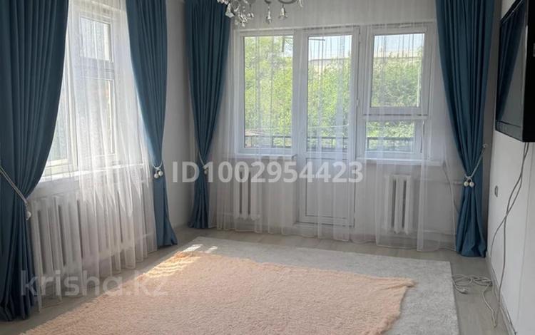 2-комнатная квартира · 65 м² · 3/5 этаж, Азаттык — Рядом Рымбыттехника за 180 000 ₸ в Атырау — фото 2