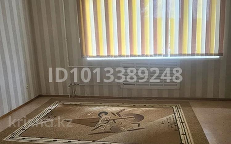 3-комнатная квартира · 59.5 м² · 3/5 этаж, черекаева 26 — 8 и 25 школы за 18.5 млн ₸ в Уральске — фото 12