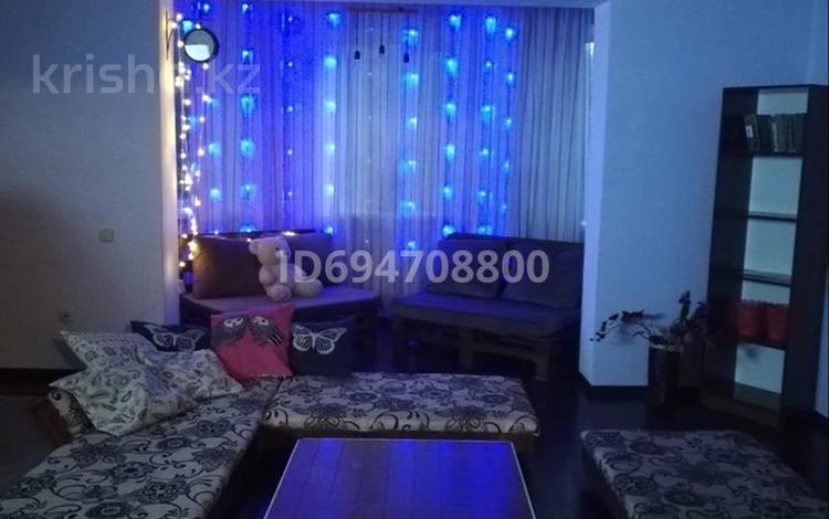 Дом · 4 комнаты · 300 м², Советская 24 б за 80 000 ₸ в Бурабае — фото 3
