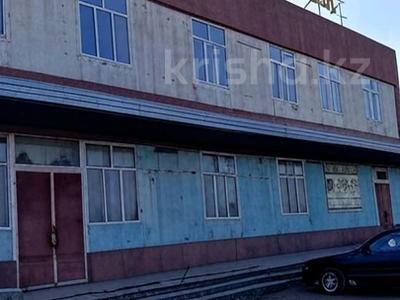 Свободное назначение, офисы, магазины и бутики, склады, общепит, салоны красоты, бани, гостиницы и зоны отдыха, медцентры и аптеки · 2300 м² за 250 млн 〒 в Мерке