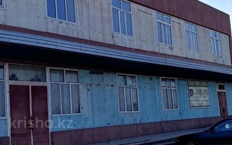 Свободное назначение, офисы, магазины и бутики, склады, общепит, салоны красоты, бани, гостиницы и зоны отдыха, медцентры и аптеки · 2300 м² за 250 млн 〒 в Мерке — фото 2