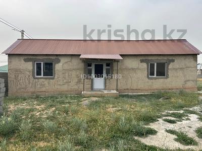 Отдельный дом · 3 комнаты · 80 м² · 8 сот., Новастройка — Возле мечети за 15 млн ₸ в Аксукенте