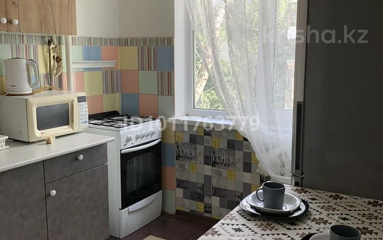 2-бөлмелі пәтер · 46 м² · 4/5 қабат, ул. Хиуаз Доспановой 63, бағасы: 14.5 млн ₸ в Уральске, мкр Школьник — фото 2