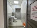 Еркін, кеңселер, дүкендер мен бутиктер, қоймалар, сұлулық салондары, фитнес және спорт, медорталықтар мен дәріханалар, білім орталықтары, ойын-сауық, конференц-залдар, кабинеттер және жұмыс орындары, студиялар · 200 м², бағасы: 850 000 ₸ в Алматы, Наурызбайский р-н — фото 6