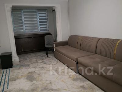 3-комнатная квартира · 60 м² · 3/5 этаж, 8микрарайон за 220 000 ₸ в Шымкенте, Аль-Фарабийский р-н