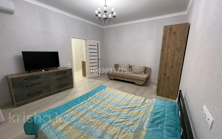 1-бөлмелі пәтер · 45 м² · 5/10 қабат · тәулік бойы, Туран 48, бағасы: 11 000 〒 в Астане, Есильский р-н — фото 2