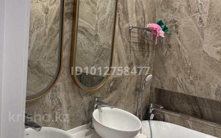 3-комнатная квартира · 120 м² · 6/12 этаж, А. Бокейхан 48 за 800 000 ₸ в Астане, Есильский р-н — фото 5