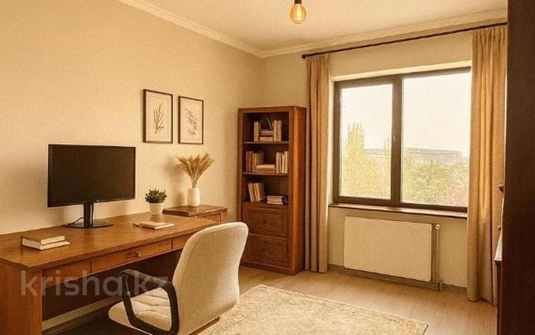 4-комнатная квартира · 147 м² · 4/9 этаж, Кабанбай батыра 51 за 175 млн ₸ в Алматы, Медеуский р-н — фото 2
