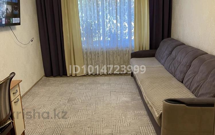 3-комнатная квартира · 60 м² · 1/5 этаж, мкр Михайловка , Доватора 3 за 22 млн ₸ в Караганде, Казыбек би р-н — фото 2