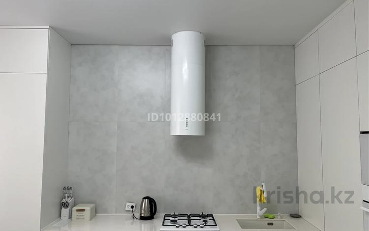 2-бөлмелі пәтер · 70 м² · 1/5 қабат, мкр. Алтын орда — напротив ресторана 1001 ночь, бағасы: 28 млн ₸ в Актобе — фото 2