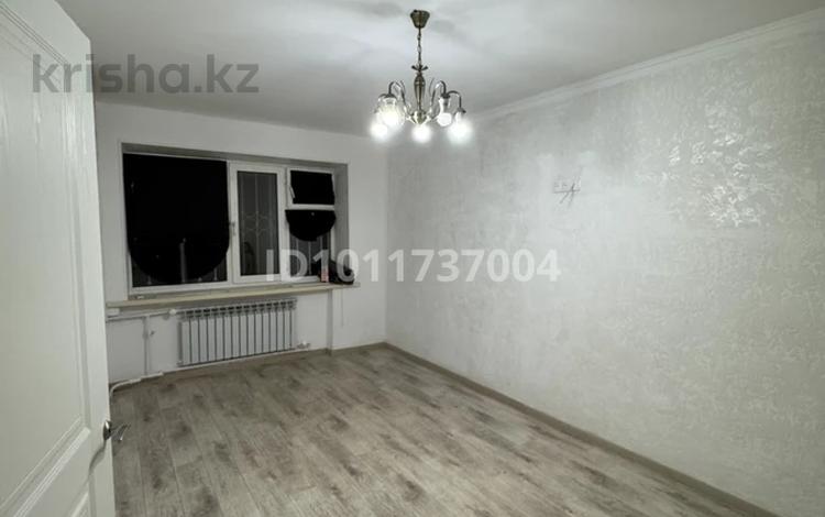 2-бөлмелі пәтер · 43.8 м² · 1 қабат, мкр Атырау, Махамбет Утемисова 109 — Махамбет Утемисова 109, бағасы: 13 млн ₸ — фото 2