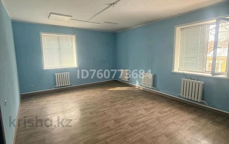 Офисы, образование, кабинеты и рабочие места · 26 м² за 200 000 ₸ в Астане, Есильский р-н — фото 4