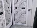 3-бөлмелі пәтер · 65 м² · 2/5 қабат, 4 микрорайон 14 — Удобное расположение: рядом 3 школа, детский сад во дворе. В доме находятся почта, Wildberries, Ozon, кофейня, парикмахерская и выпечка. Сзади дома парк., бағасы: 29 млн ₸ в Аксае
