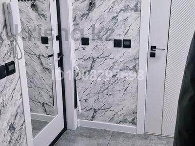 3-бөлмелі пәтер · 65 м² · 2/5 қабат, 4 микрорайон 14 — Удобное расположение: рядом 3 школа, детский сад во дворе. В доме находятся почта, Wildberries, Ozon, кофейня, парикмахерская и выпечка. Сзади дома парк., бағасы: 30 млн ₸ в Аксае