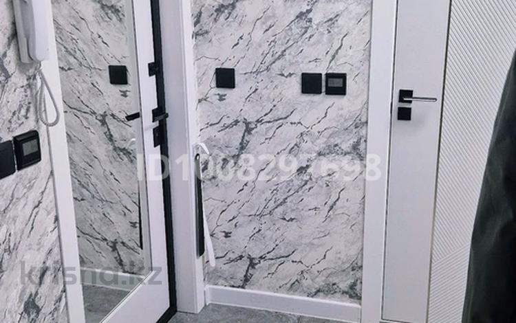 3-бөлмелі пәтер · 65 м² · 2/5 қабат, 4 микрорайон 14 — Удобное расположение: рядом 3 школа, детский сад во дворе. В доме находятся почта, Wildberries, Ozon, кофейня, парикмахерская и выпечка. Сзади дома парк., бағасы: 29 млн ₸ в Аксае — фото 24