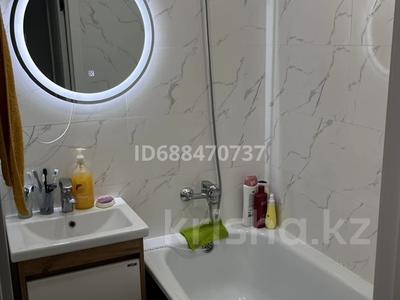 4-комнатная квартира · 64 м² · 3/5 этаж, Майкудук, 11а микрорайон за ~ 17.5 млн 〒 в Караганде, Алихана Бокейханова р-н