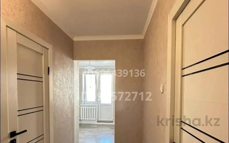 1-комнатная квартира, 34 м², 2/5 этаж, мкр 8, Молдагулова — ТЦ Алия, университет Жубанова, школа 27,21 за 14 млн 〒 в Актобе, мкр 8 — фото 6