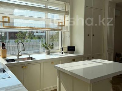 Часть дома · 4 комнаты · 205 м² · 6 сот., Шашкина 26 за 210 млн 〒 в Астане