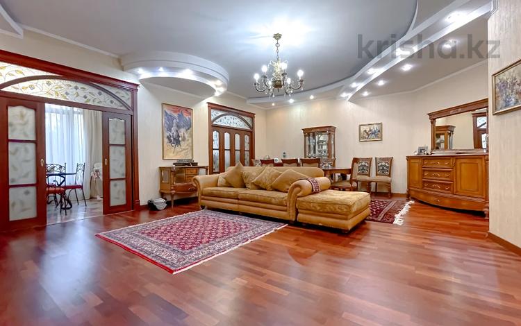 4-комнатная квартира · 204 м² · 1/5 этаж, Омаровой 21 за 220 млн 〒 в Алматы, Медеуский р-н — фото 3