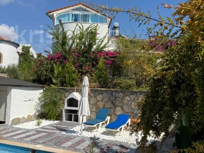 Отдельный дом · 5 комнат · 350 м² · 8 сот., Бульвар Акдениз за ~ 203.8 млн 〒 в Аланье