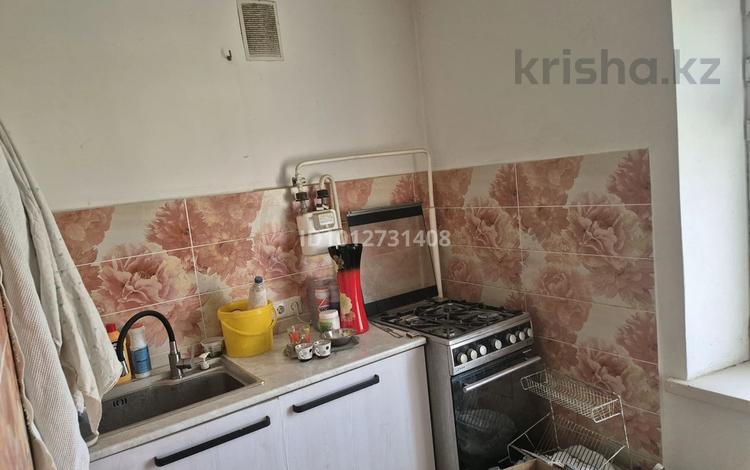 3-комнатная квартира · 57 м² · 9/9 этаж, 6й микрорайон, Строителей 25 за 14 млн ₸ в Караганде, Казыбек би р-н — фото 2