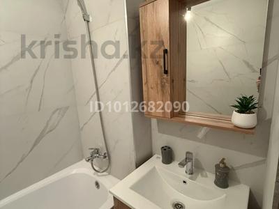 2-комнатная квартира · 52 м² · 9/9 этаж, Курмангазы 150 за 160 000 〒 в Уральске, мкр Школьник