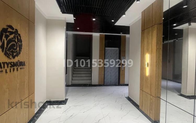 2-комнатная квартира · 75 м² · 2/9 этаж, мкр Нурсая, Абулхайр-хана 65 за 350 000 ₸ в Атырау — фото 2