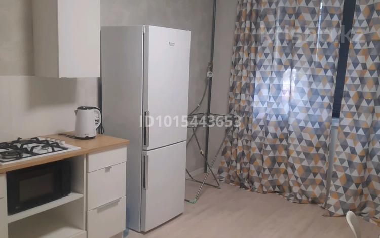 1-комнатная квартира · 48 м², мкр Нурсая, жумвгалиева15в 15в за 18.8 млн ₸ в Атырау — фото 2