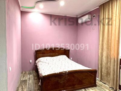 1-комнатная квартира · 40 м² · 1/1 этаж, Маншук Маметовой 106А — Скоробогатова Исаева за 10 000 ₸ в Уральске, мкр Школьник