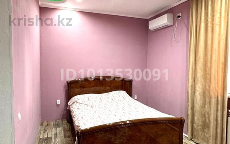 1-комнатная квартира · 40 м² · 1/1 этаж, Маншук Маметовой 106А — Скоробогатова Исаева за 10 000 ₸ в Уральске, мкр Школьник — фото 2