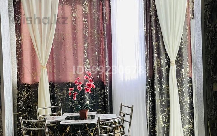 2-комнатная квартира · 60 м² · 5/5 этаж, Желтоксан 4 за 15 000 ₸ в Шымкенте, Абайский р-н — фото 2