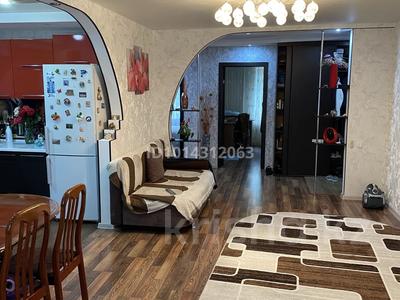 3-бөлмелі пәтер · 64 м² · 2/5 қабат, Мухита 99 — Центр, бағасы: 27 млн ₸ в Уральске, мкр Школьник