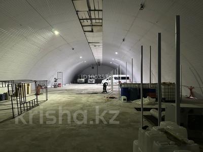 Свободное назначение, офисы, магазины и бутики, склады · 800 м² за 1.2 млн ₸ в Аксае