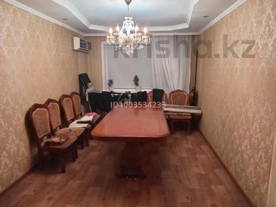 5-комнатная квартира · 90 м² · 1/5 этаж, мкр Юго-Восток, университетская 17/2 — возле каргу за 27 млн 〒 в Караганде, Казыбек би р-н